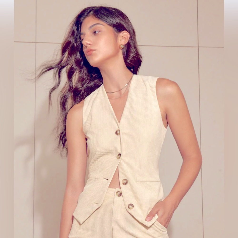 NEW! Amy Enjoy Life : White Sleeveless Button-Up Lined Vest : XS